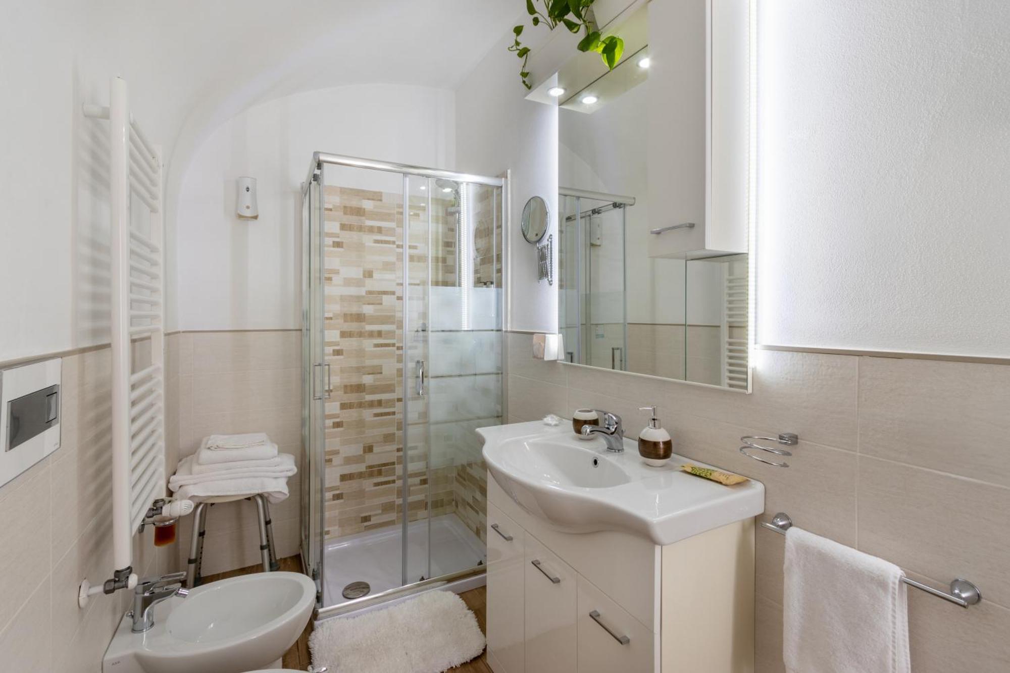 Chrizia Hotel Novi Ligure Buitenkant foto